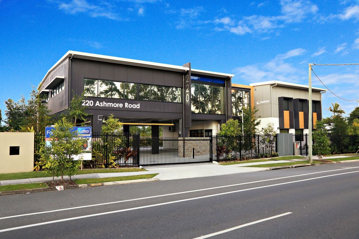 Dr Hertess Plastic Surgery Benowa Gold Coast clinic near Benowa Gardens Dr Hertess Plastic Surgery Benowa Gold Coast clinic near Benowa Gardens
